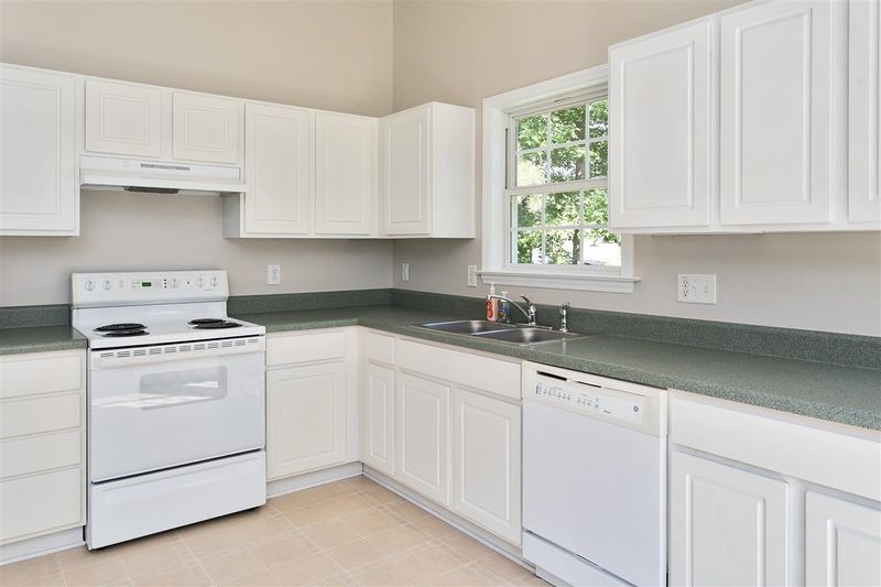 447 Sommerset Dr, Clayton, NC 27520