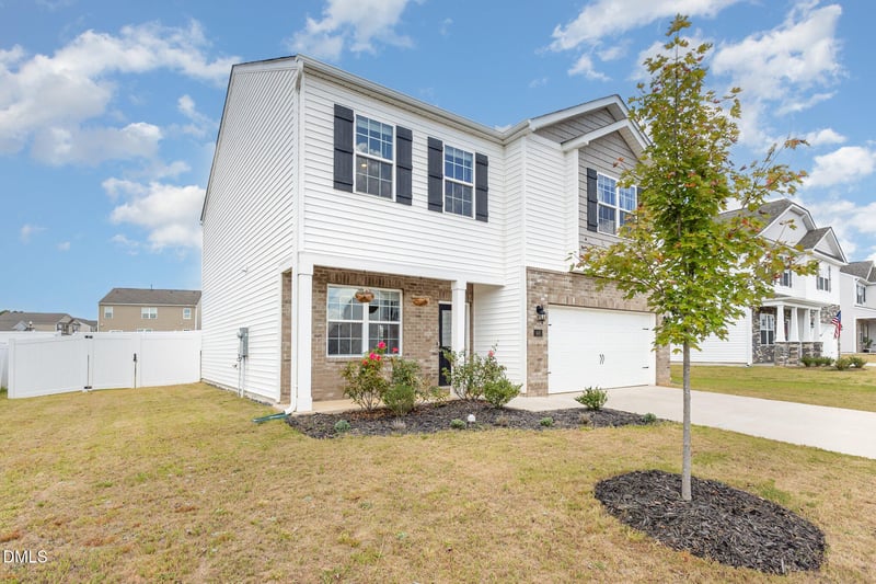 448 Blue Aspen Dr, Fuquay Varina, NC 27526