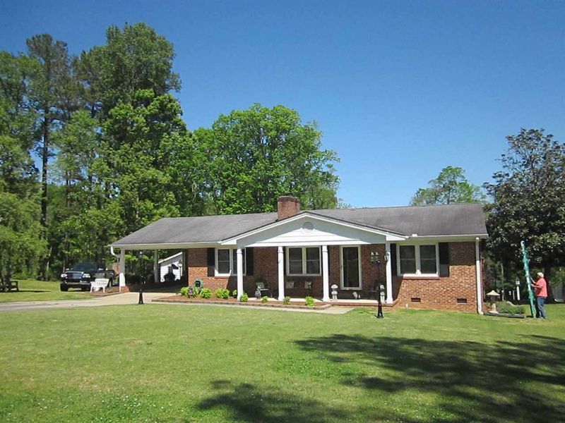 448 Cloverdale Dr, Clayton, NC 27520