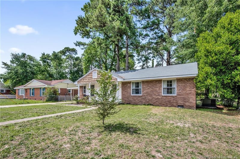448 Morningside Dr, Fayetteville, NC 28311