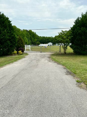 4482 Nc 39 , Louisburg, NC 27549