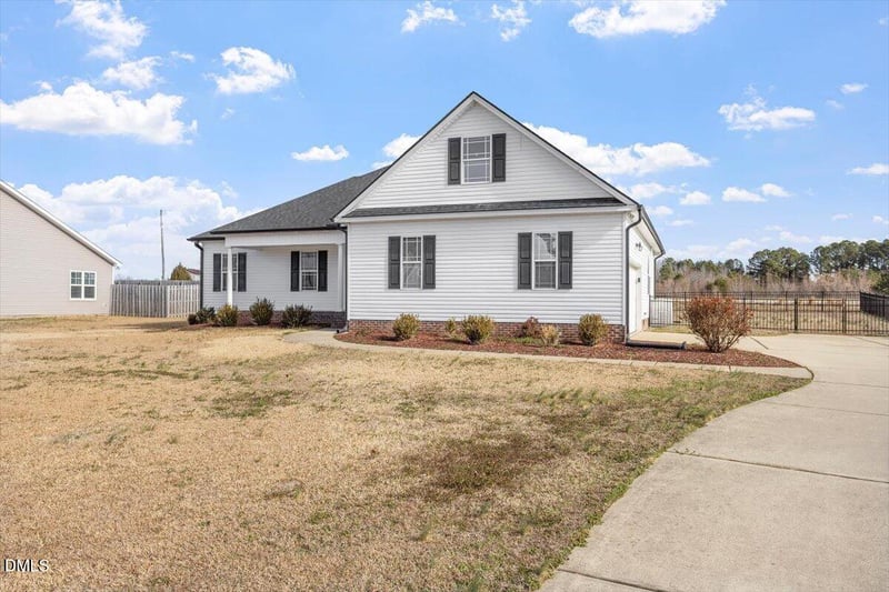 45 Braddock Dr, Lillington, NC 27546