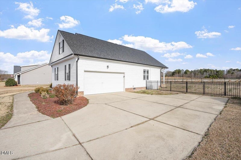 45 Braddock Dr, Lillington, NC 27546