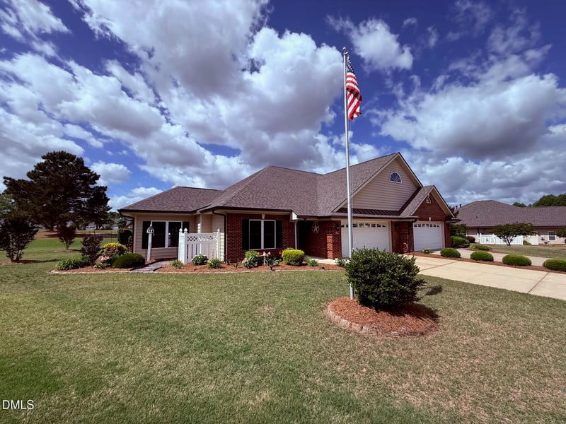 45 Glenfield Dr, Dunn, NC 28334