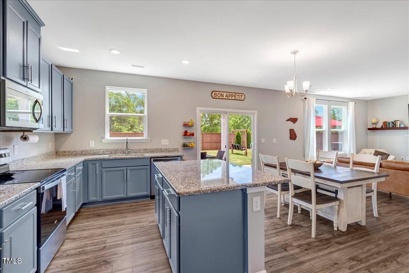 45 Iris Dr, Youngsville, NC 27596