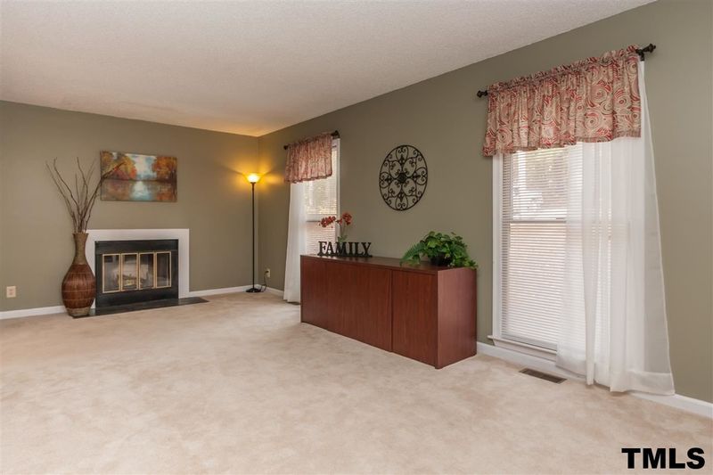 450 Vickers Rd, Chapel Hill, NC 27517