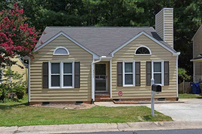 4504 Timberhurst Dr, Raleigh, NC 27612