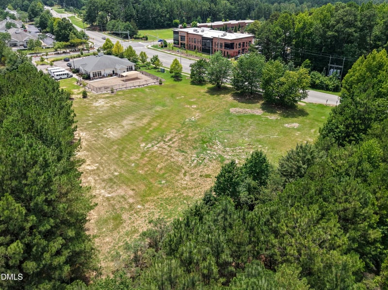 451 Commons Dr, Holly Springs, NC 27540