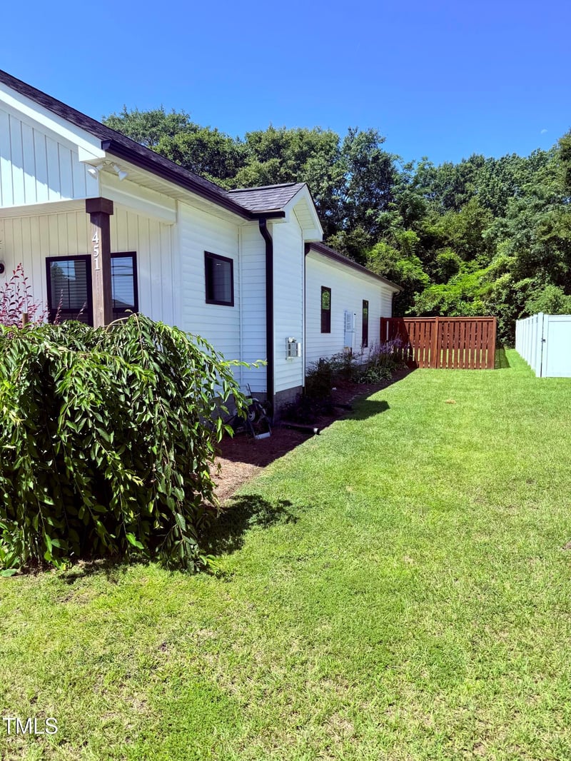 451 Lincoln St, Benson, NC 27504