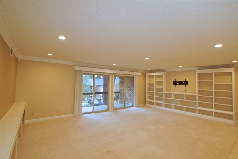 4511 Edwards Mill Rd #H, Raleigh, NC 27612