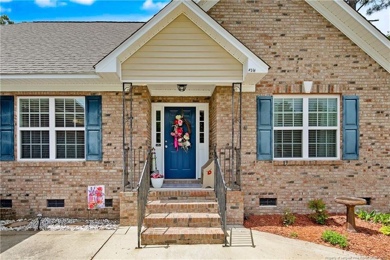 4518 Storm Cat Ln, Hope Mills, NC 28348