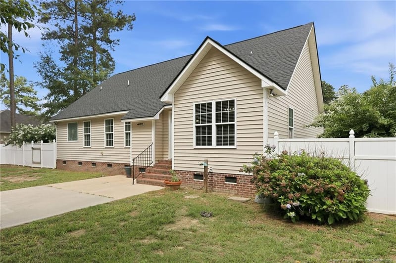 4519 Storm Cat Ln, Hope Mills, NC 28348