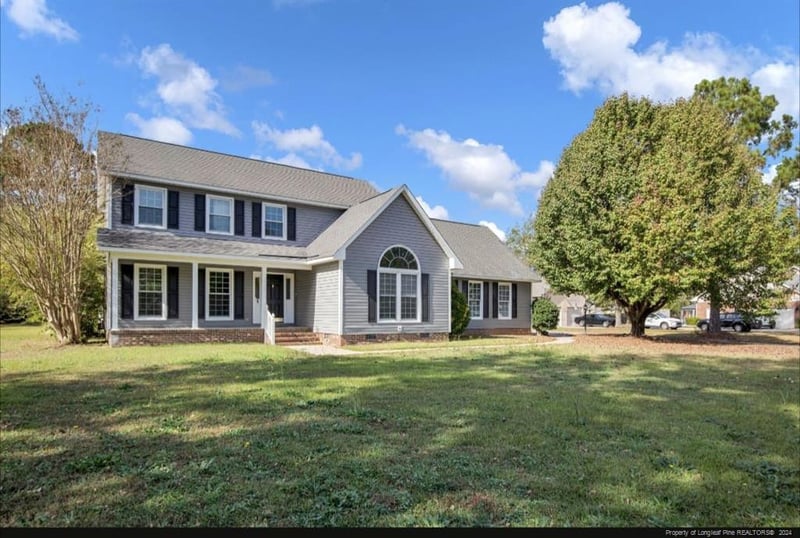 452 Foxwood Dr, Hope Mills, NC 28348