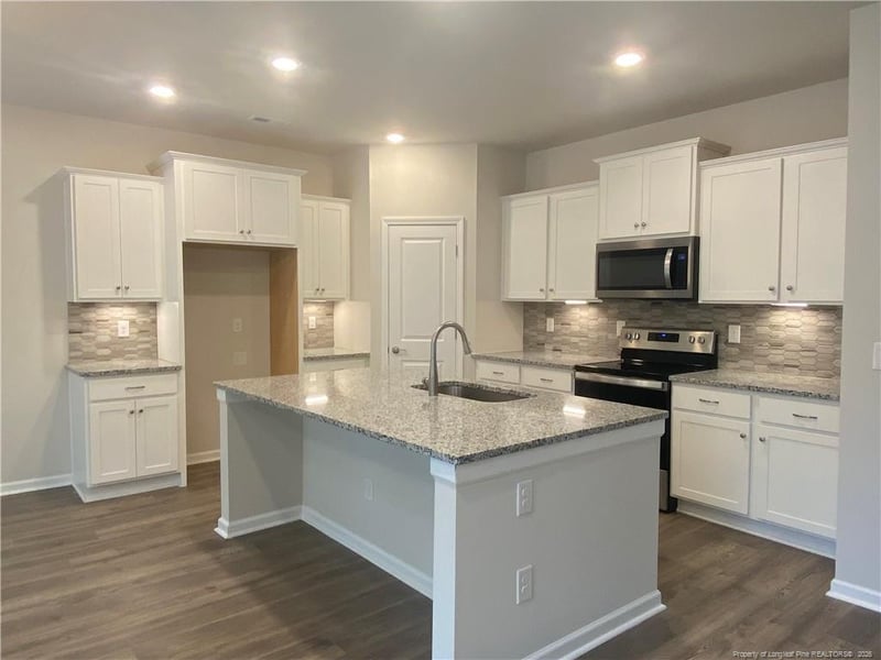 4526 Bunkers Bay Ln, Hope Mills, NC 28371