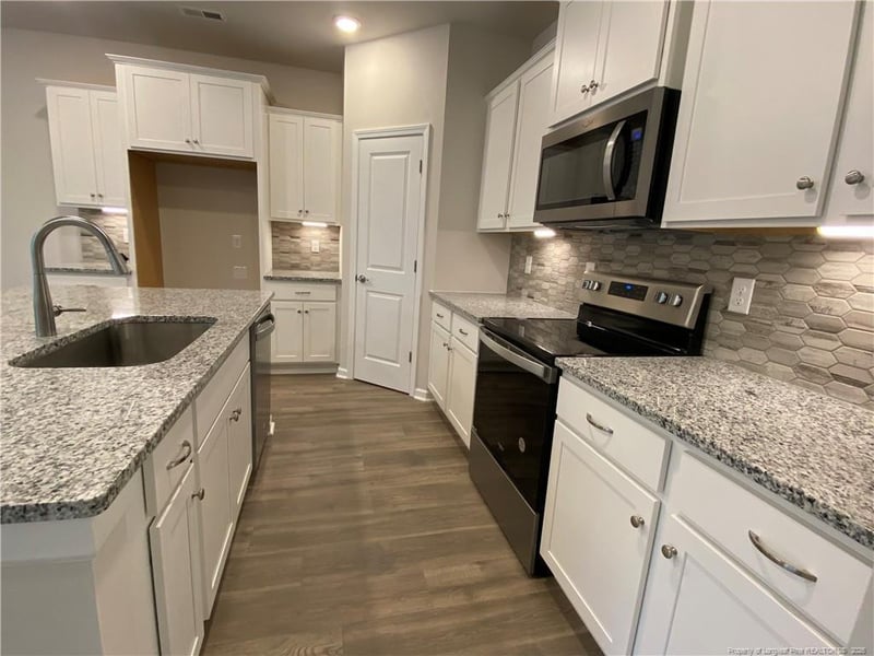 4526 Bunkers Bay Ln, Hope Mills, NC 28371