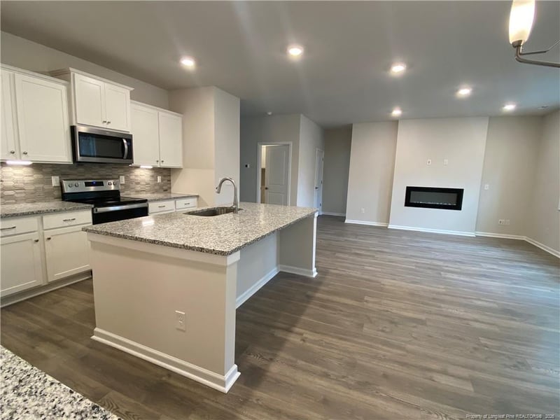 4526 Bunkers Bay Ln, Hope Mills, NC 28371