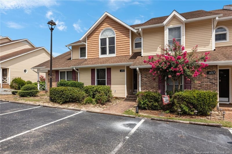 453 Lands End Rd, Fayetteville, NC 28314