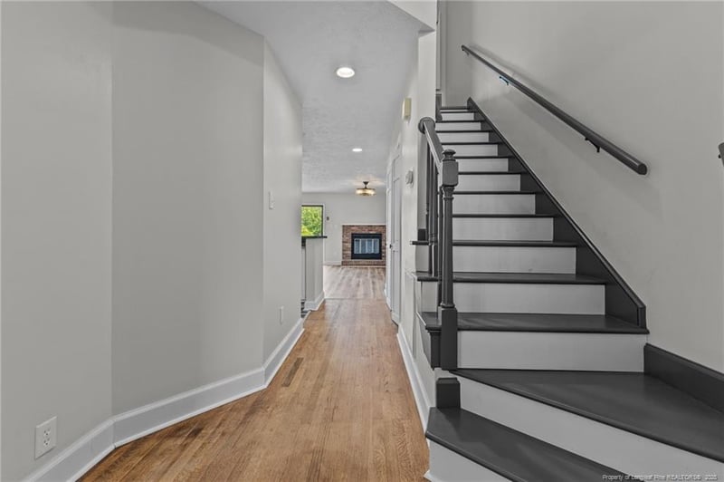 453 Lands End Rd, Fayetteville, NC 28314