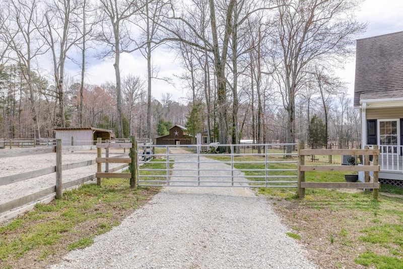 4530 Hollow Oaks Dr, Chapel Hill, NC 27516