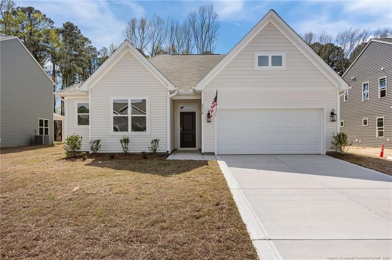 4538 Bunkers Bay Ln, Hope Mills, NC 28371
