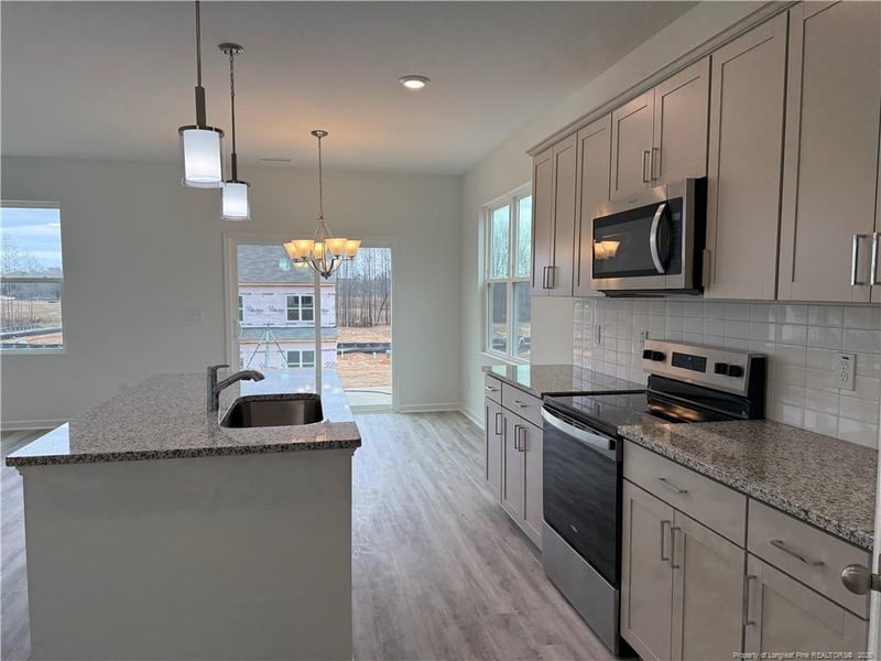 4542 Bunkers Bay Ln, Hope Mills, NC 28371