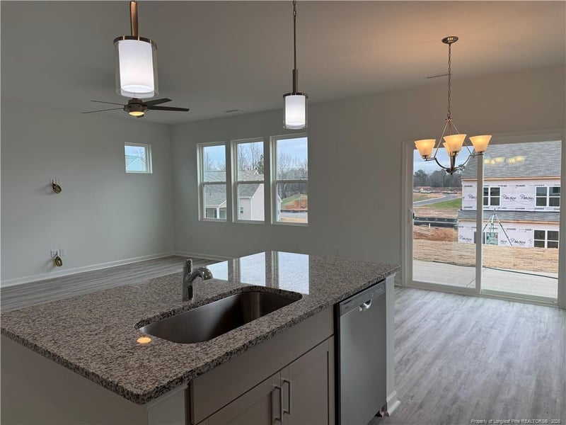 4542 Bunkers Bay Ln, Hope Mills, NC 28371