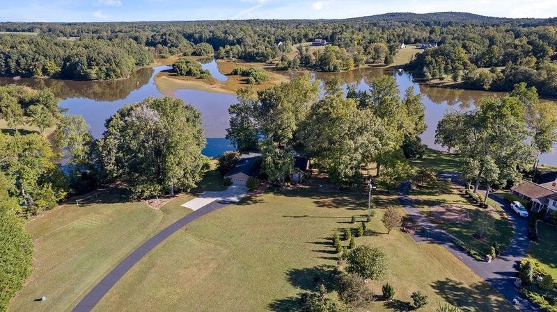 4548 Lakeshore Ln, Burlington, NC 27217