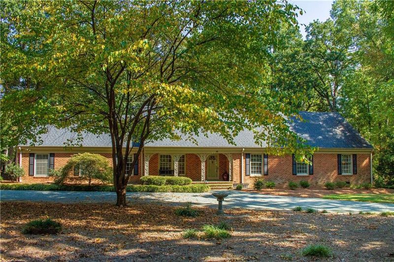 455 Cedarwood Dr, Burlington, NC 27215