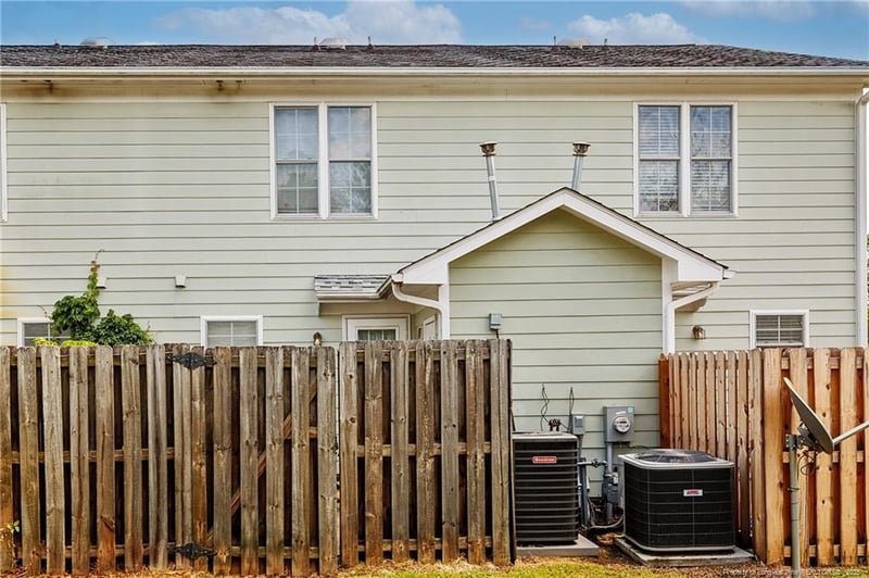 456 Cityview Ln, Fayetteville, NC 28301