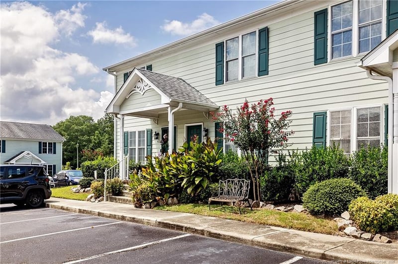 456 Cityview Ln, Fayetteville, NC 28301