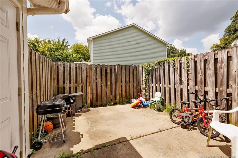 456 Cityview Ln, Fayetteville, NC 28301