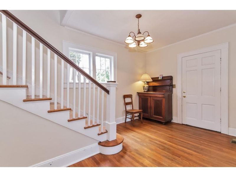 456 Parkview Dr, Burlington, NC 27215