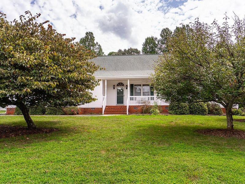4560 Springbrook Dr, Burlington, NC 27215