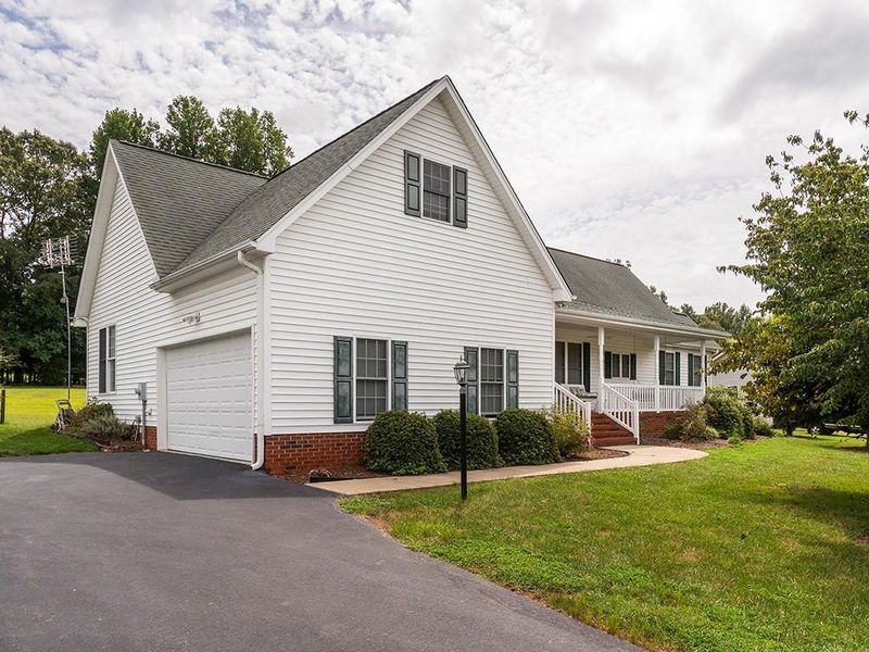4560 Springbrook Dr, Burlington, NC 27215