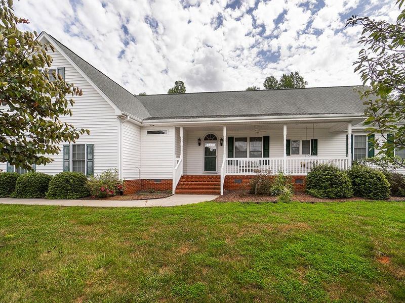 4560 Springbrook Dr, Burlington, NC 27215