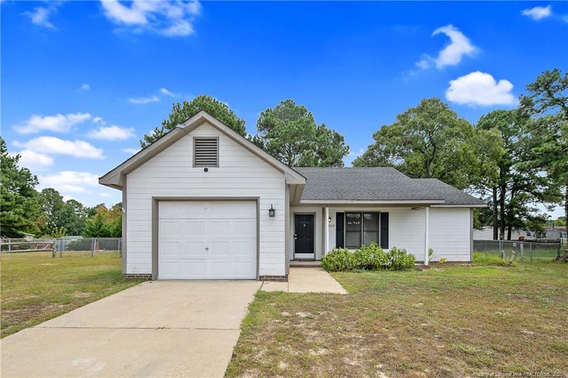 4583 Pennystone Dr, Fayetteville, NC 28306