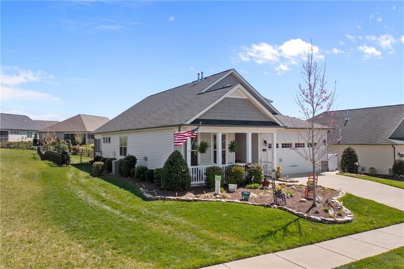 4589 Bonnie Loch Dr, Burlington, NC 27215
