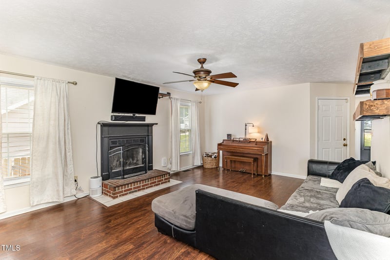 459 Brandermill Rd, Fayetteville, NC 28314