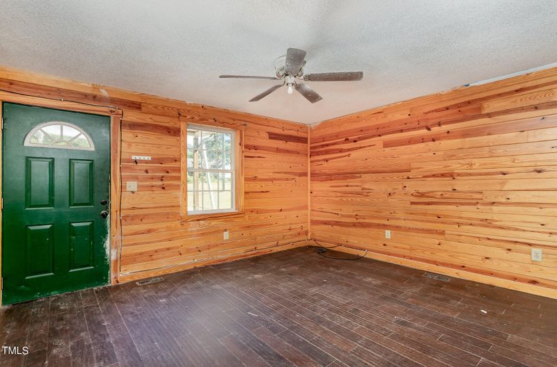 459 Ivey Rd, Four Oaks, NC 27524