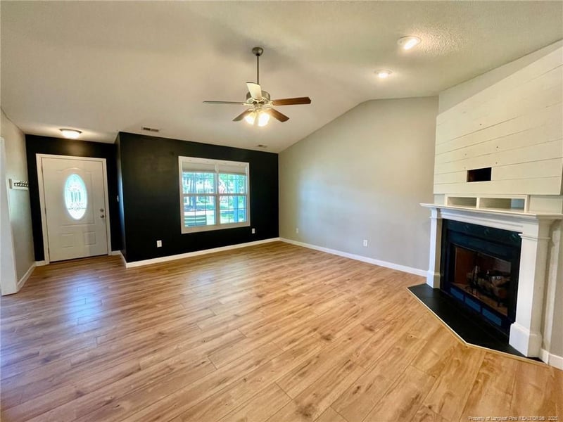 460 Derby Ln, Hope Mills, NC 28348
