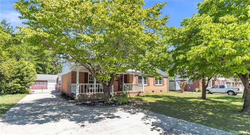 460 Morningside Dr, Fayetteville, NC 28311