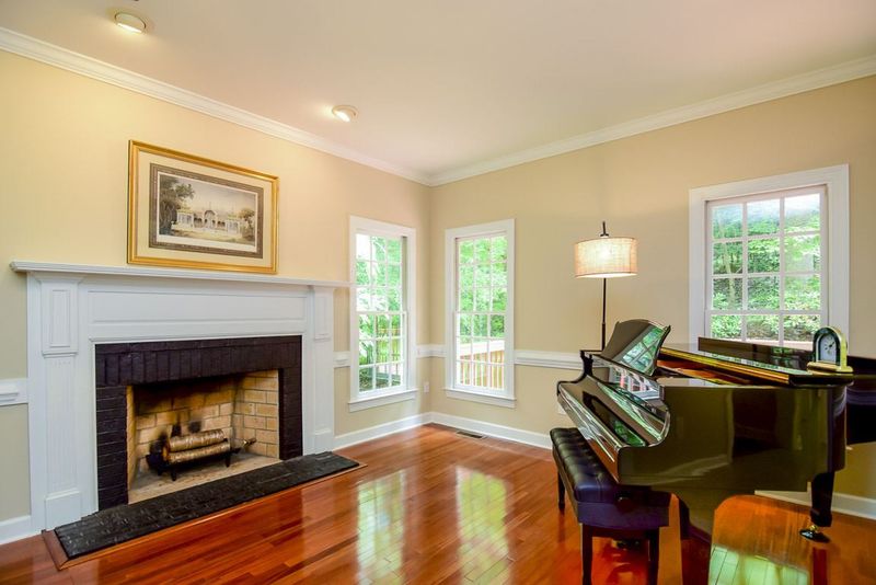4600 Salem Ridge Rd, Holly Springs, NC 27540