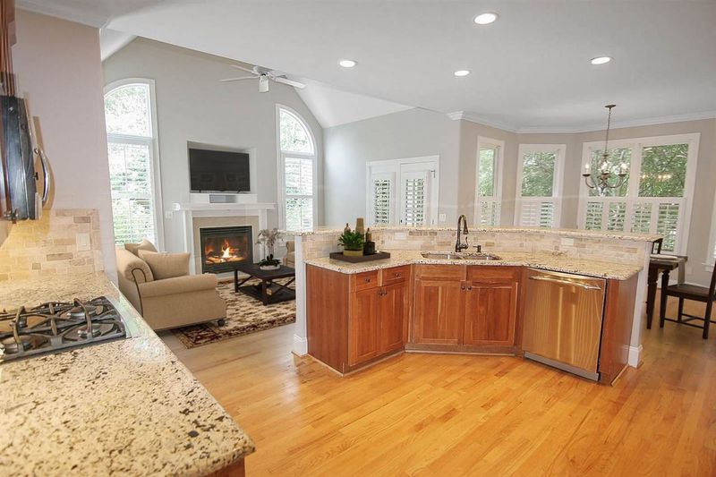 4601 Whitmire Pl, Raleigh, NC 27612