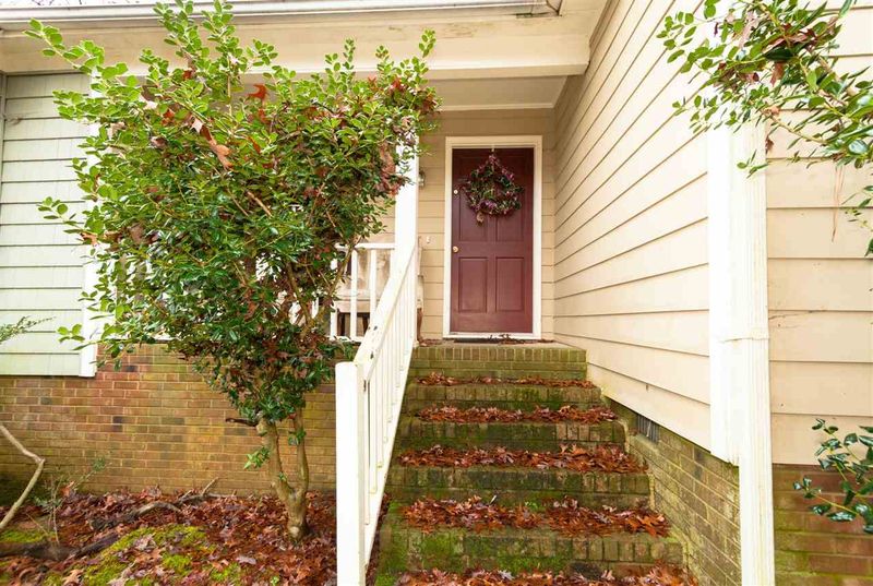 4605 Kaplan Dr, Raleigh, NC 27606