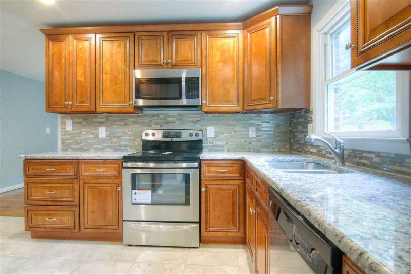 4608 Huntington Ct, Raleigh, NC 27609