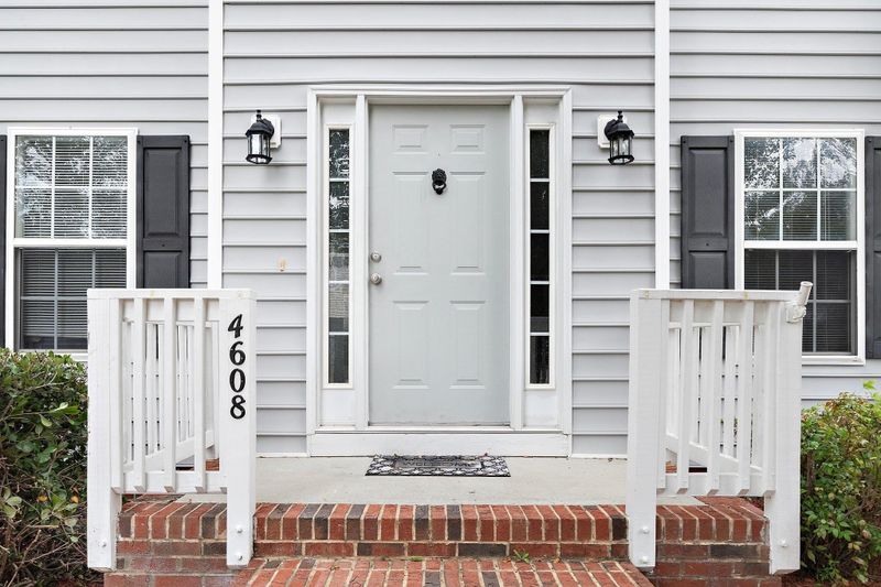 4608 Mill Bend Dr, Raleigh, NC 27616