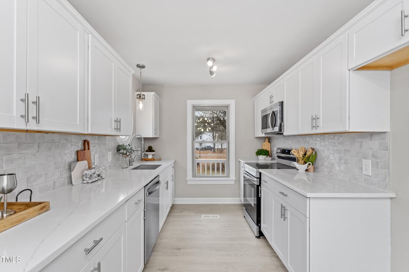 4610 Lemon Heights Dr, Sanford, NC 27332