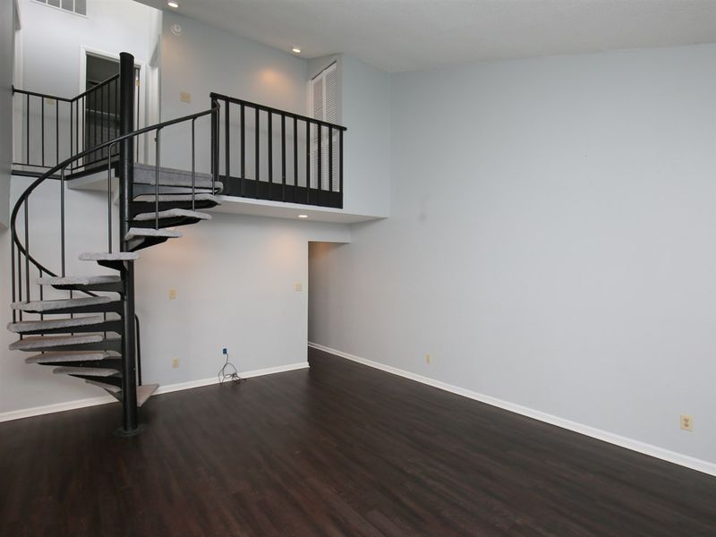 4611 Edwards Mill Rd, Raleigh, NC 27612