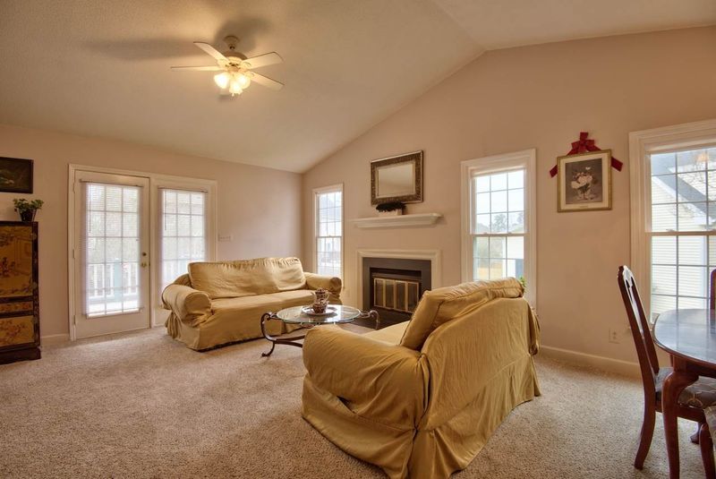 4612 Hollirose Pl, Raleigh, NC 27616