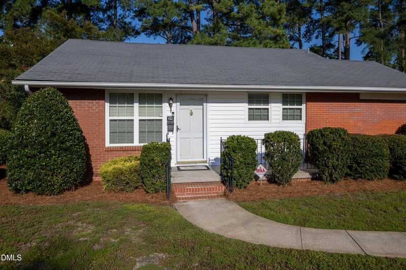 462 Mcrae Dr, Fayetteville, NC 28305